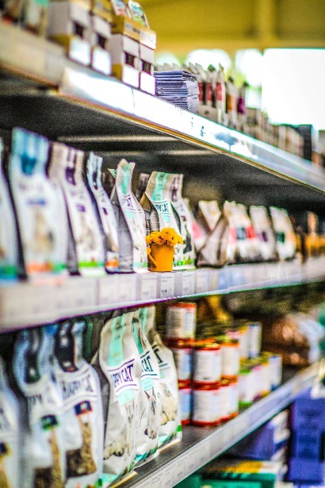 futtermittelhandelsuess-katzenfutter-rangezoomt