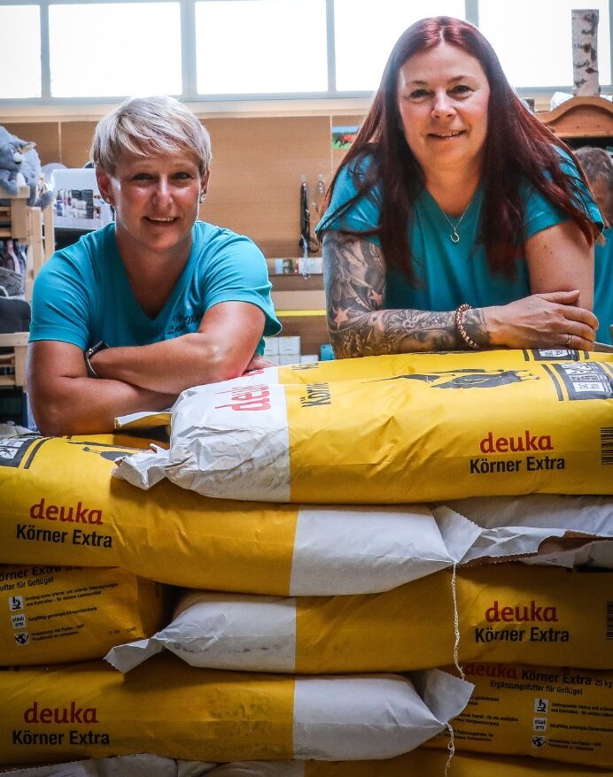 futtermittelhandelsuess-zwei-frauen futtermittelhandelsuess-zwei-frauen